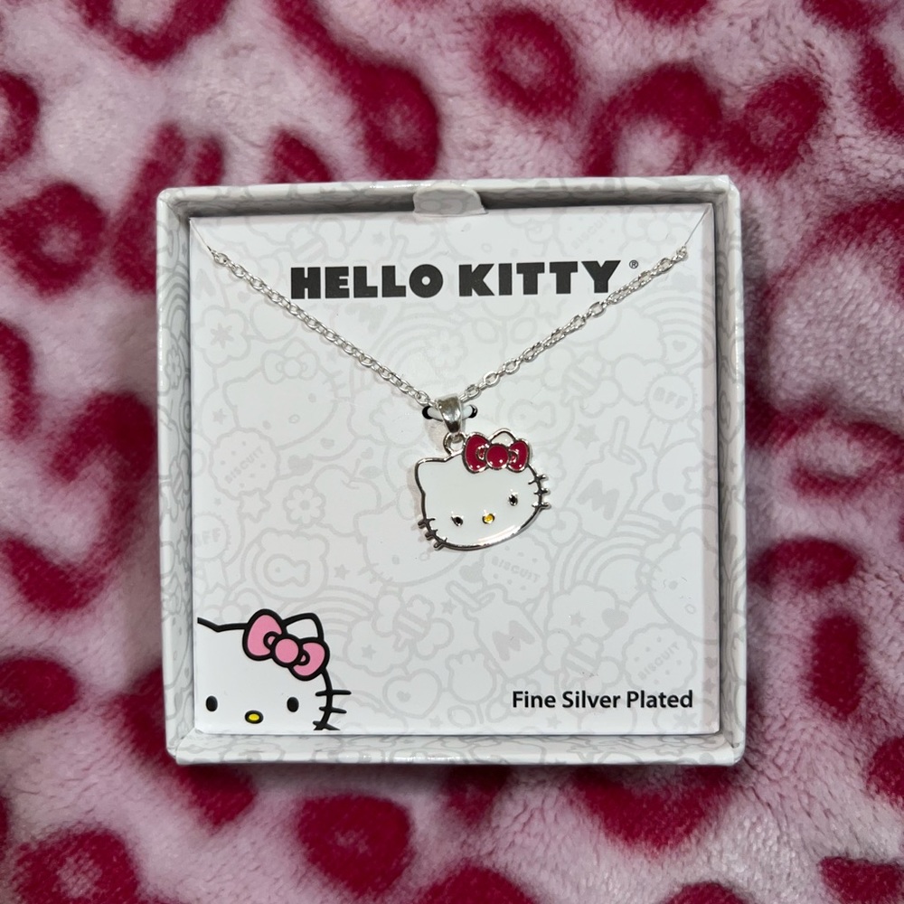 Silver HK necklace 🎀